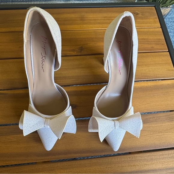 Betsey Johnson Glittery White Bow Heels - Picture 5 of 6